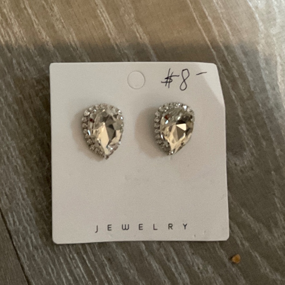 Beautiful stud, fashion earrings brand new